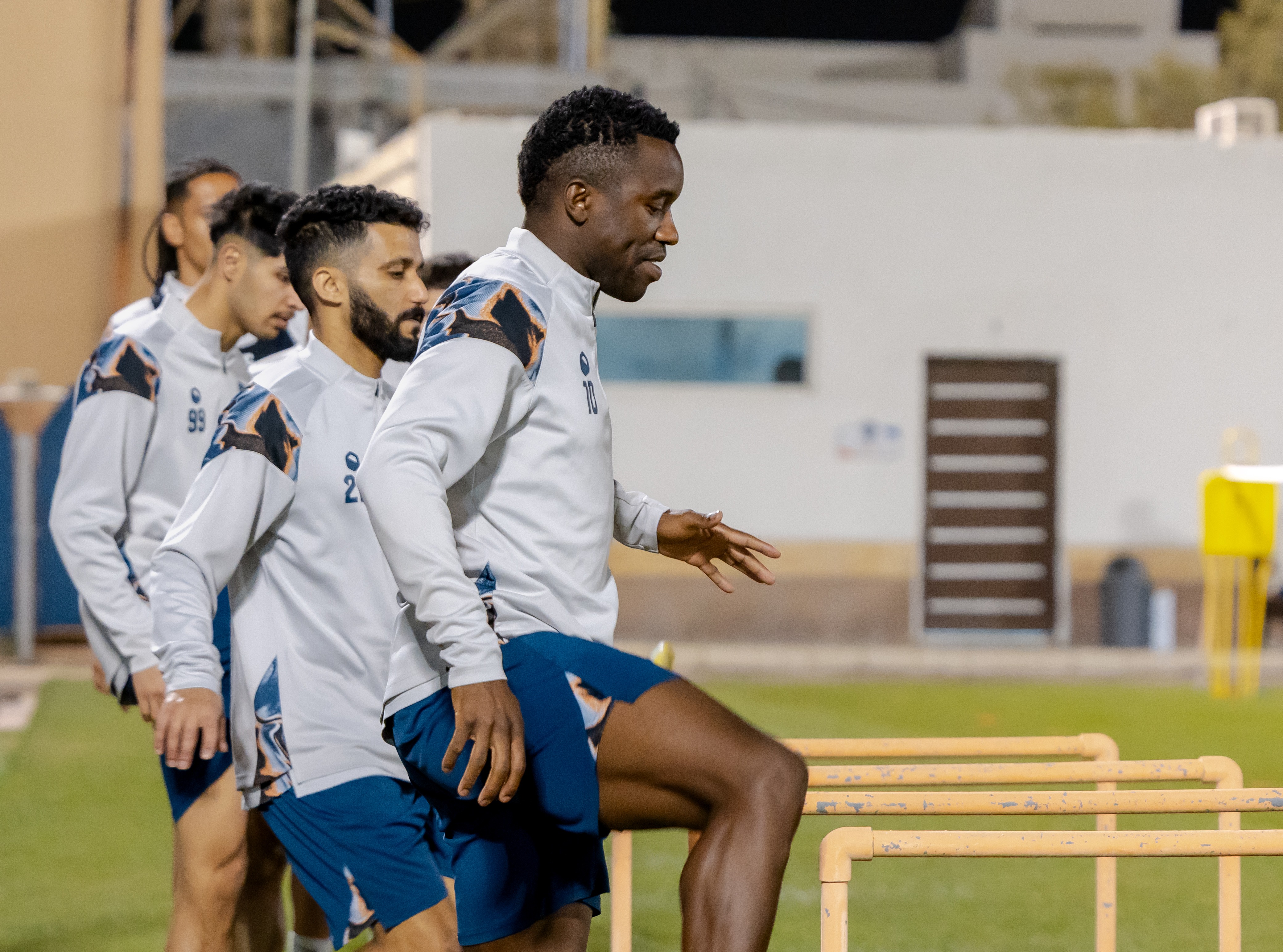 الفيحاء يواصل التحضيرات على ملعب معالي الشيخ عبدالعزيز التويجري بمقر النادي