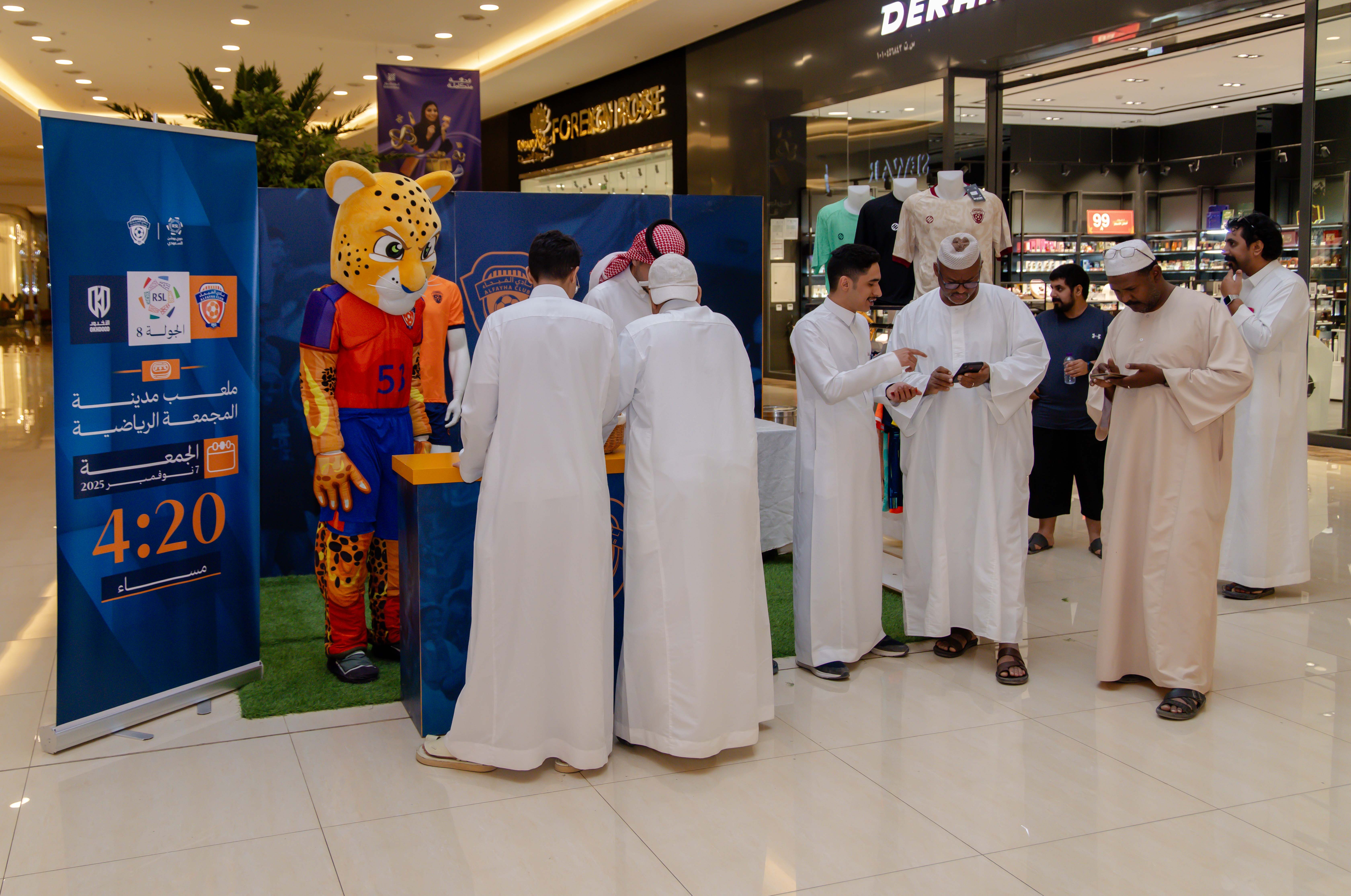 الفيحاء يواصل إقامة الركن الخاص في كرم مول لتوزيع تذاكر مباراة الفيحاء و الأخدود