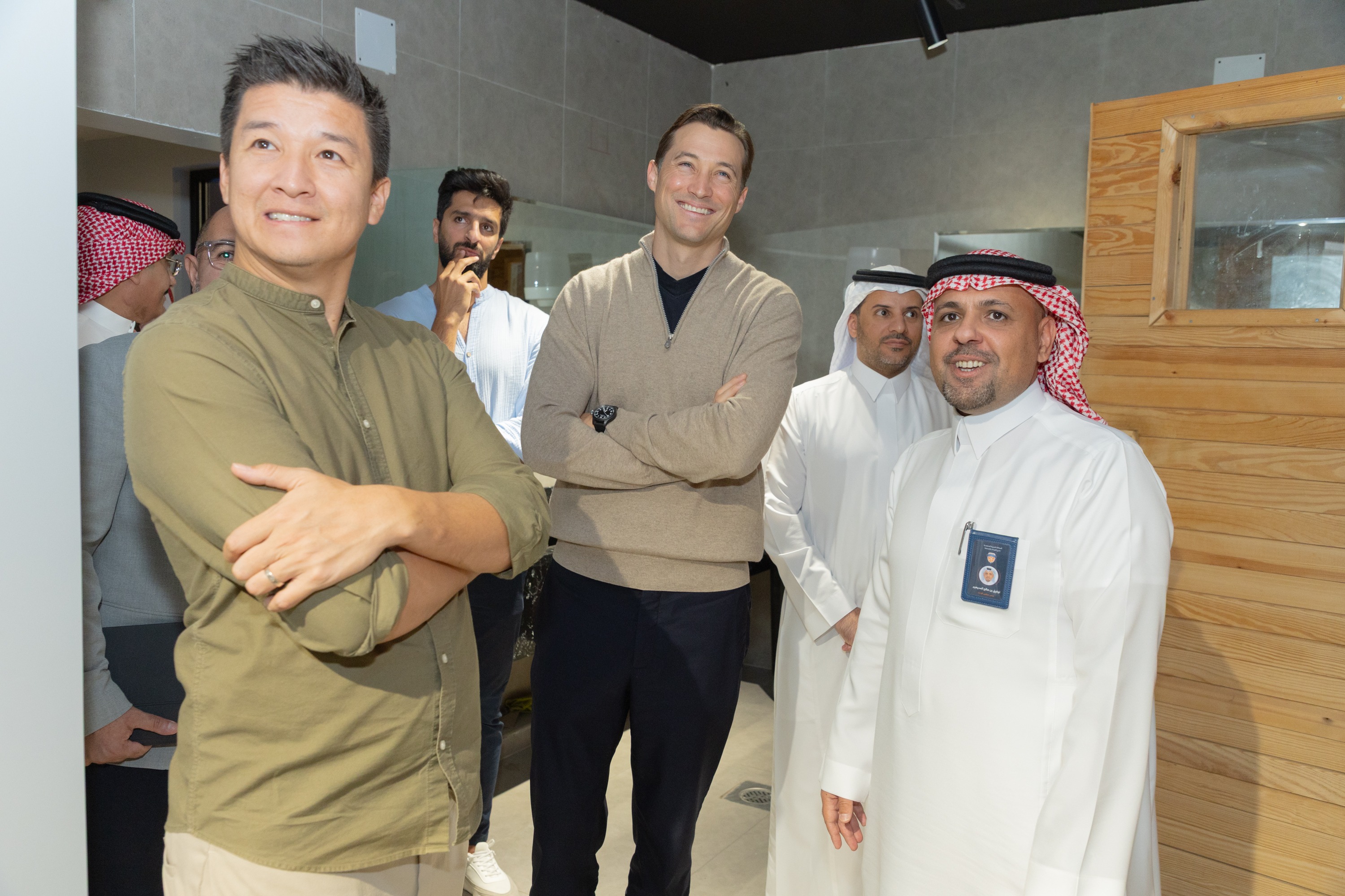 السيد بن هاربورغ مالك نادي الخلود يزور الفيحاء