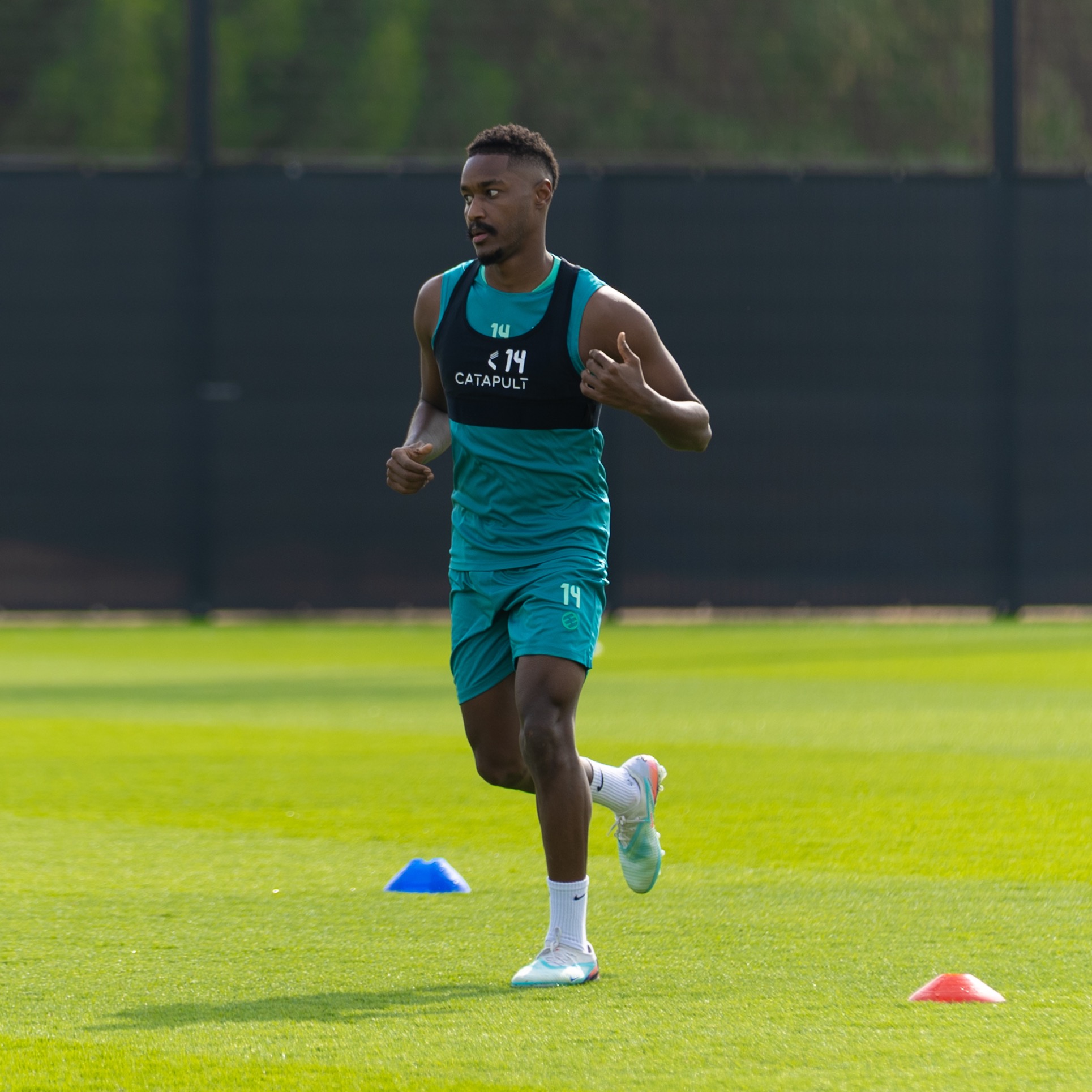 الفيحاء يواصل برنامجه الإعدادي في معسكر العين بحصتين تدريبيتين