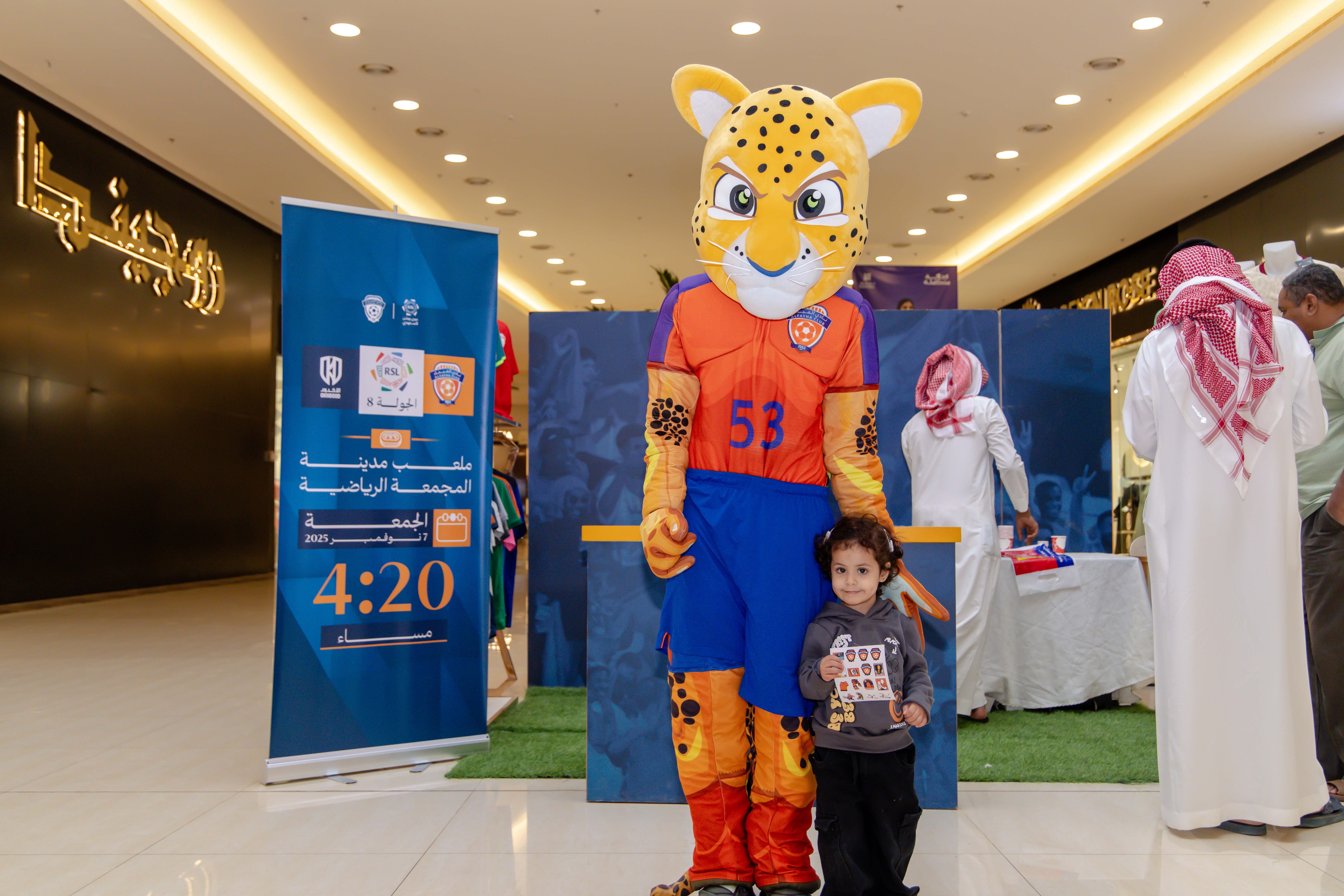 الفيحاء يواصل إقامة الركن الخاص في كرم مول لتوزيع تذاكر مباراة الفيحاء و الأخدود