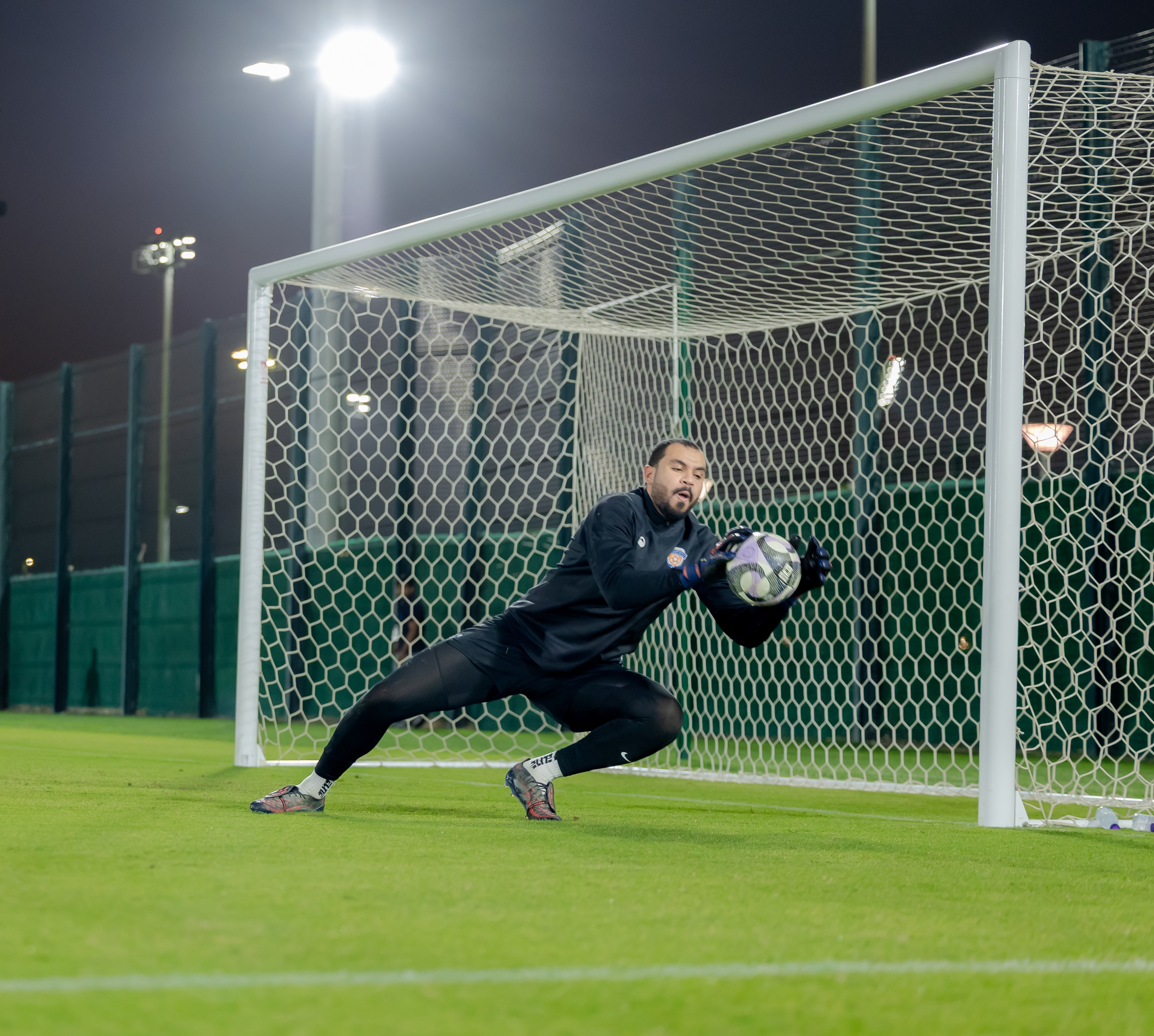 الفيحاء يصل إلى جدة وينهي تحضيراته لمواجهة الأهلي في دوري روشن