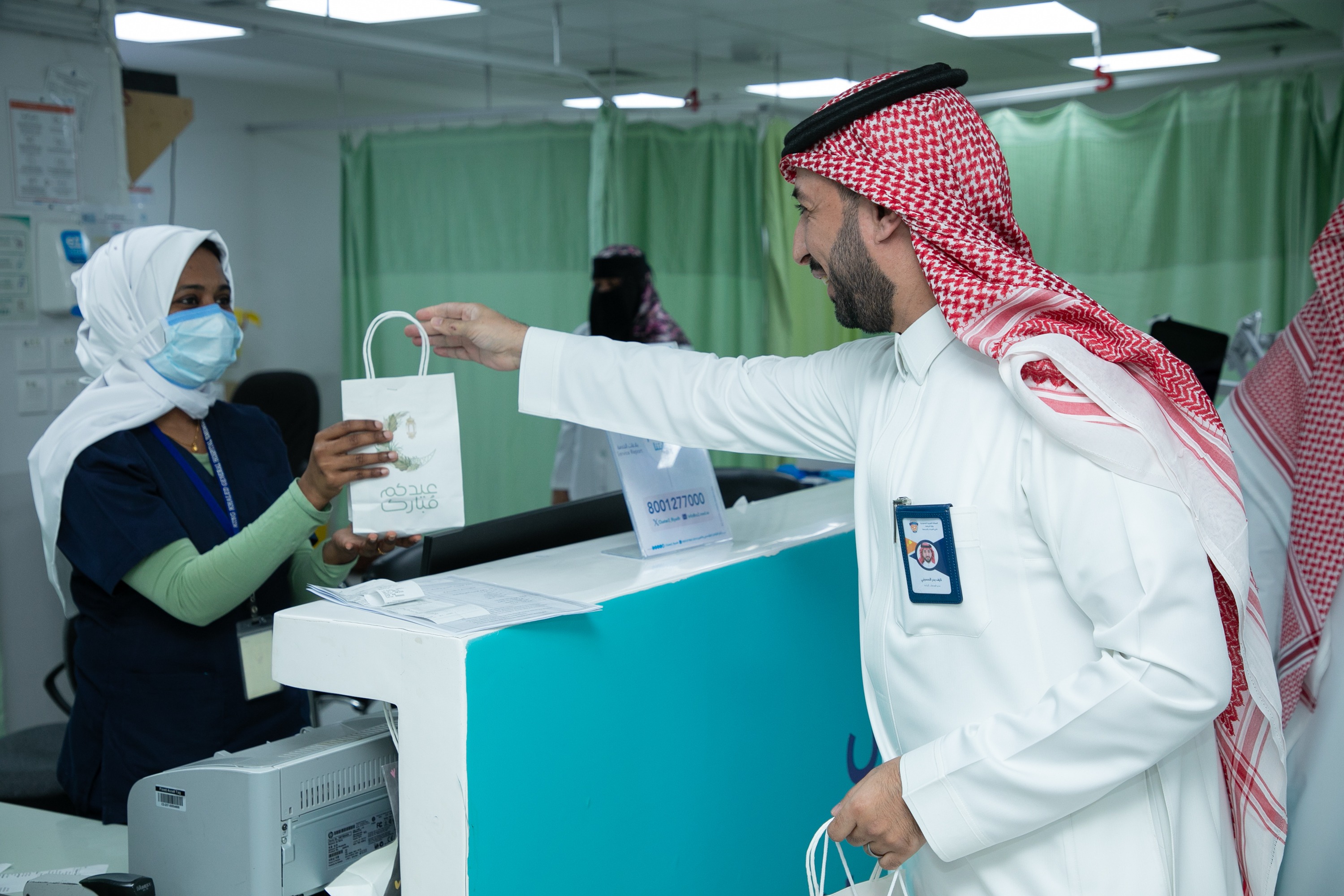الفيحاء يعايد المرضى والكادر الطبي بمستشفى الملك خالد بالمجمعة