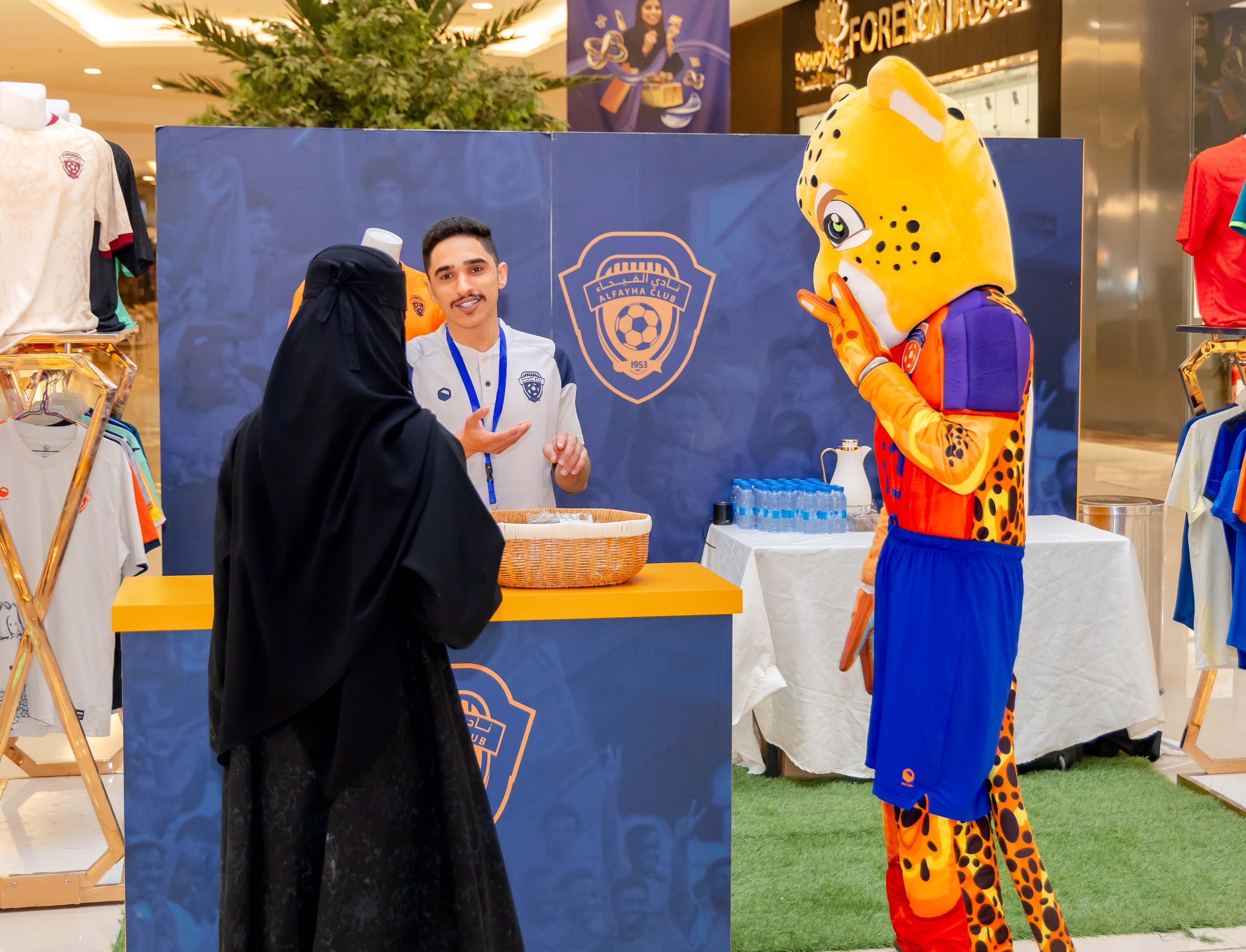 الفيحاء يقيم ركن خاص في كرم مول لتوزيع تذاكر مباراة الفيحاء و الاخدود