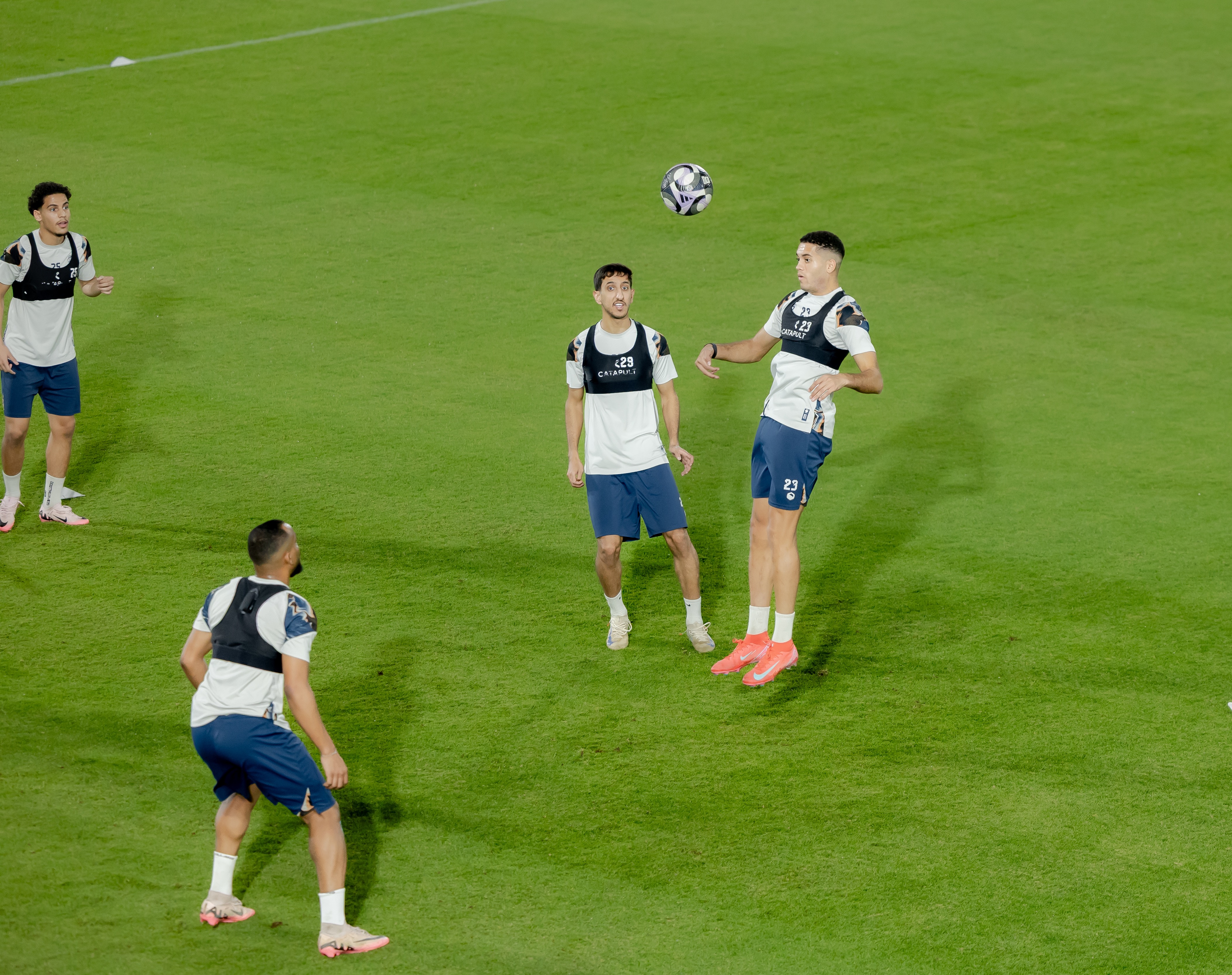 الفيحاء يصل إلى جدة وينهي تحضيراته لمواجهة الأهلي في دوري روشن