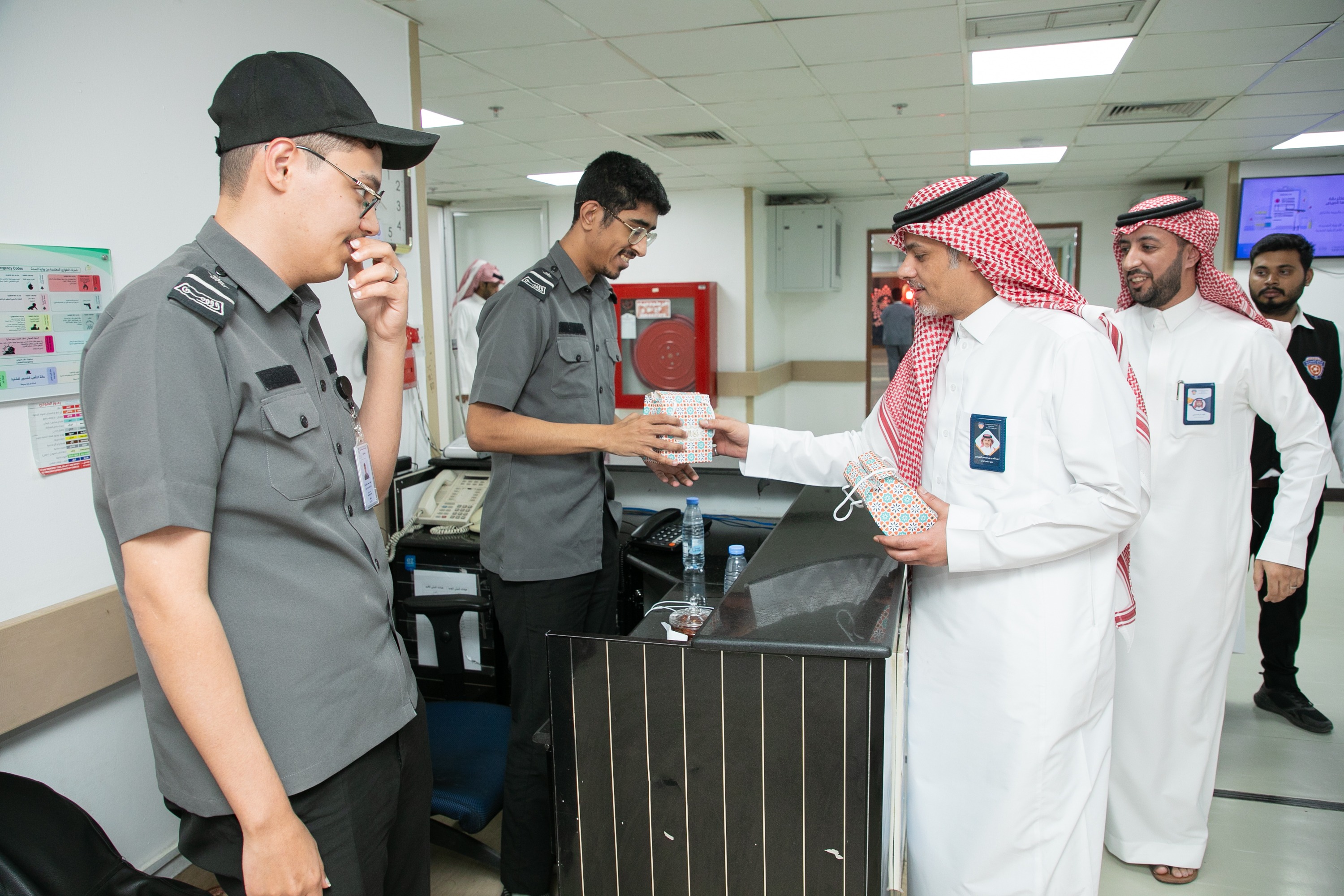 الفيحاء يعايد المرضى والكادر الطبي بمستشفى الملك خالد بالمجمعة