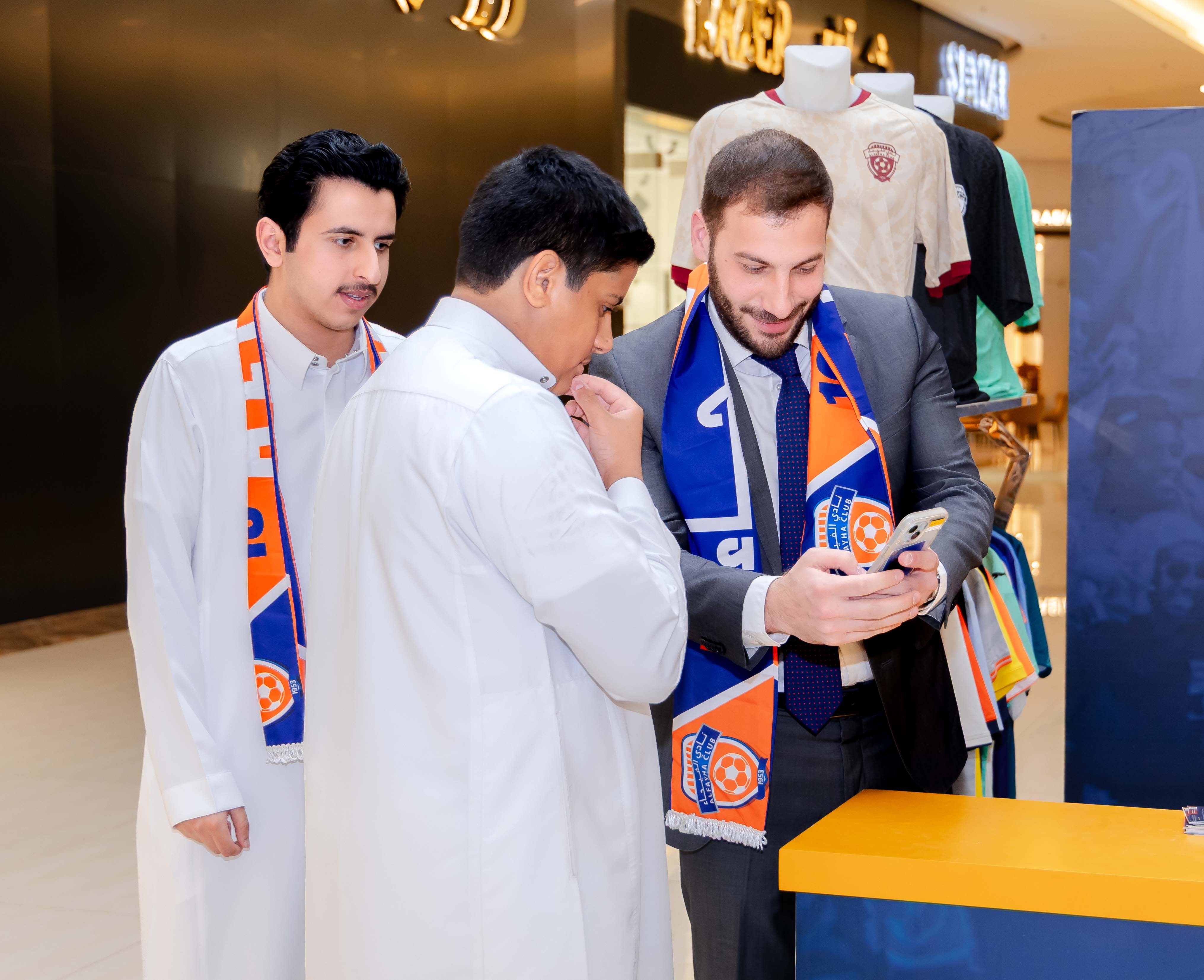 الفيحاء يقيم ركن خاص في كرم مول لتوزيع تذاكر مباراة الفيحاء و الاخدود