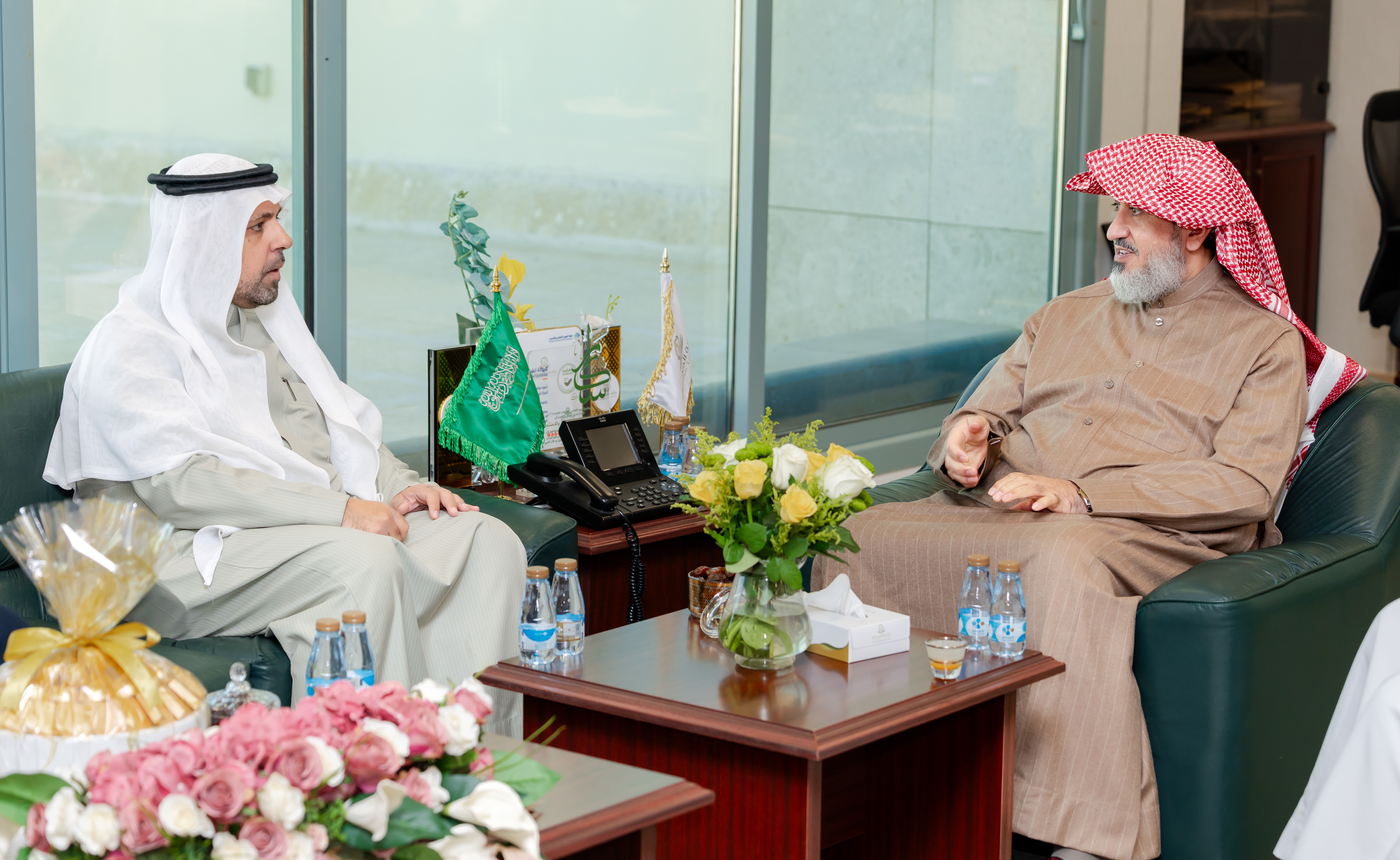 رئيس مجلس الإدارة الدكتور توفيق بن صالح المديهيم يزور وكيل جامعة المجمعة للتنمية والاستثمار الأستاذ الدكتور مسلّم بن محمد الدوسري .