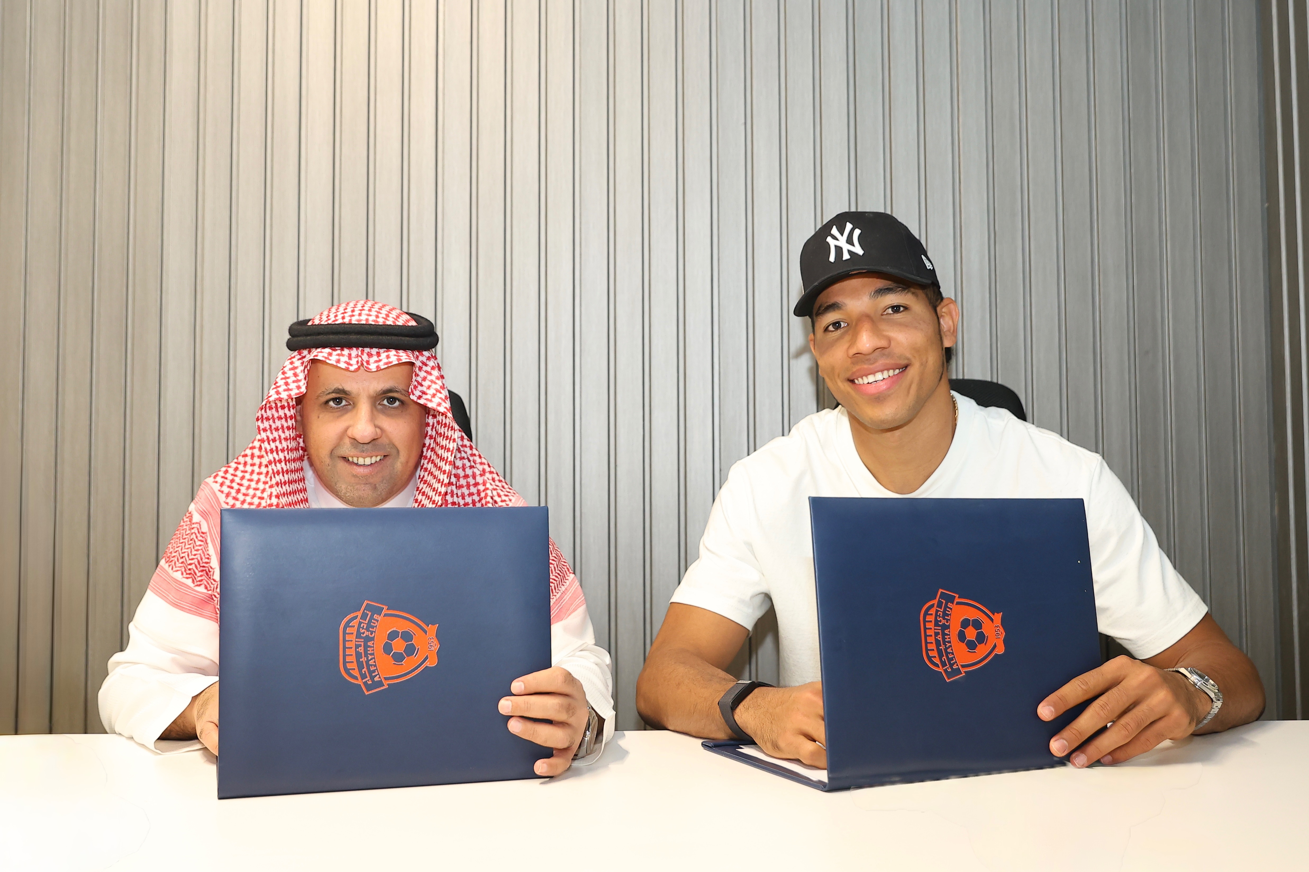 مجلس إدارة نادي الفيحاء ينهي إجراءات تجديد عقد حارس المرمى البنمي أورلاندو موسكيرا حتى 2026م