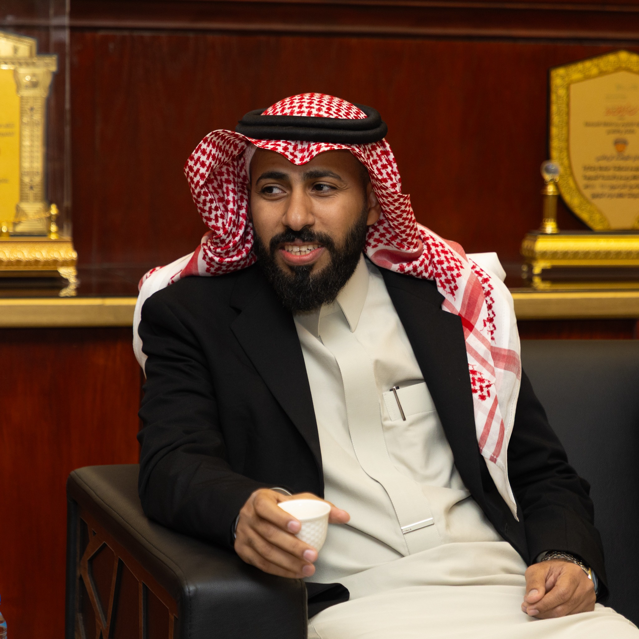 الرئيس التنفيذي لشركة نادي الأنصار الأستاذ باسم البلادي يزور الفيحاء