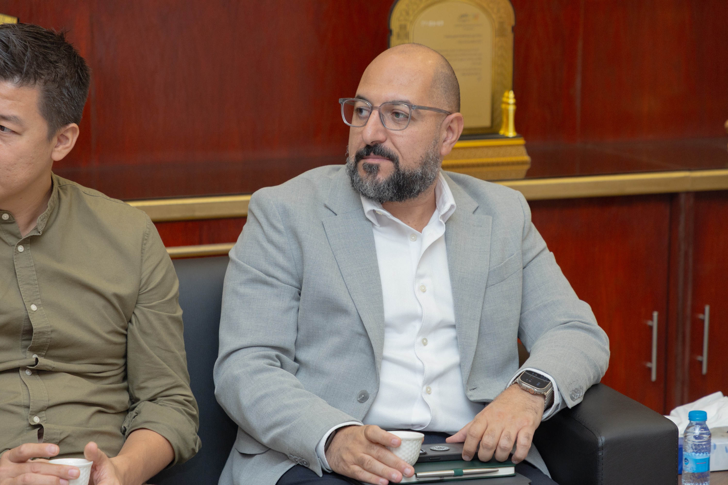 السيد بن هاربورغ مالك نادي الخلود يزور الفيحاء